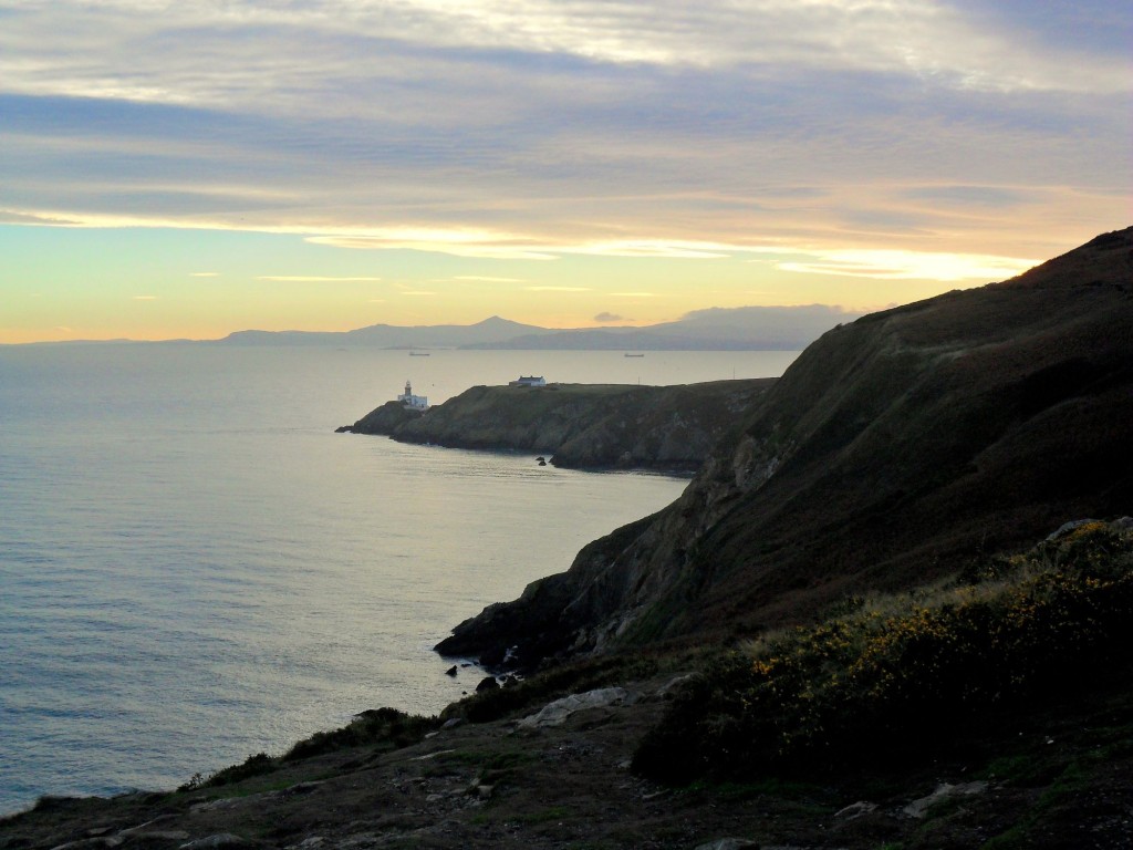 Sonnenuntergang auf dem Weg zum Leuchtturm in Howth